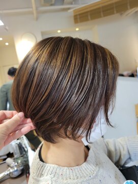 トゥーザシー(TO THE SHE) ショートボブ　ハイライト