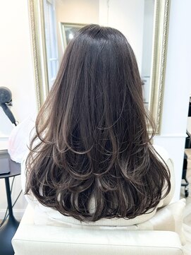 トエン(toen) たっぷり入れたレイヤーでワンカールで垢抜けロングスタイル