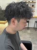 ヒュイル バイ ニアウ(Hwyl by Niau) メンズマッシュパーマニュアンスパーマスパイラルパーマ刈り上げ