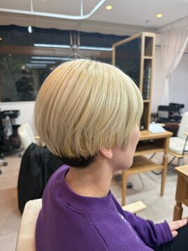 ロッコ 船橋駅(Rocco) ハイトーンブロンド 丸みショート 船橋駅 船橋