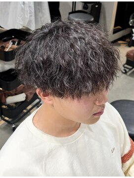 ブルニール 心斎橋(BLEUNIR) ツイストスパイラル　縦落ちパーマ