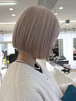 サンクプロジェクト(cinq PROJECT)&nbsp;ハイトーン切りっぱなしショートボブホワイトブロンドベージュ