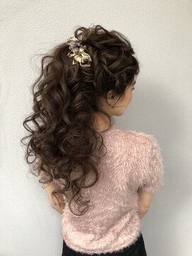 ヘアイズム ブランシュ(hair-ism BLanCHe) ハーフポニー