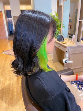 ヘアーアンドスパ フラップス(FLAPS) イヤリングカラー