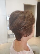 レイフィールド 滝の水店&nbsp;白髪ぼかしハイライトショートボブ襟足あり30代40代50代