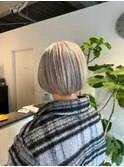 ホワイトブロンド美髪x丸みボブ
