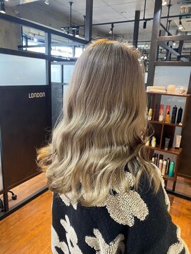 ナンバー エリュン 秋田店(N°Elune) ブロンドカラー