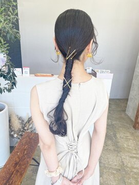 ニド(2do) タイトポニー金ピンアレンジ