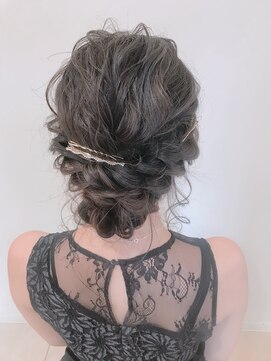 フレイストート(Frais Tout) ゆるふわ大人シニヨン ◎20代30代