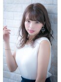 黒髪エアリーミディホワイトアッシュインナーカラーハイライト