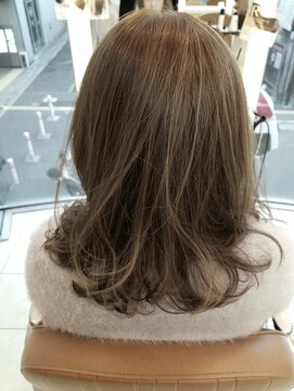 スタイル 成城学園前(STYLE) ハイライト ベージュ 小顔に見せるヘア  ブランジュ  アッシュ