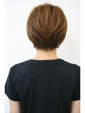 レウナ 外苑前(Reuna) 30代40代に人気シルエットが綺麗に見えるショートボブ