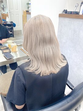 ミラ 新宿(MILA) クリームベージュ/ホワイティーアッシュ/セシルカット/韓国