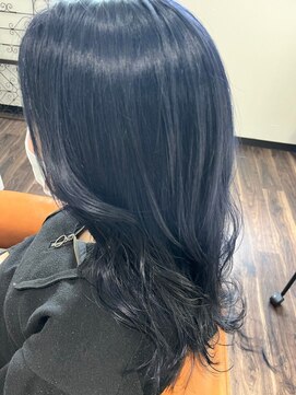 ヘアガーデン ティアラ(Hair Garden TIARA) 20代30代ブルーアッシュカラーゆるふわ巻き