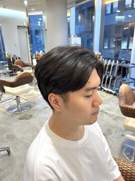 クーラ(Cura) 【メンズ】　ナチュラルセンターパート