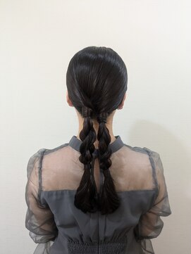 横濱ハイカラ美容院(haikara美容院) 結婚式お呼ばれヘア　タイトヘア　ツインポニー　ローポニー