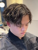 ラスト(LUAST) 波巻きスパイラルフェザーパーマフェザーショートセンターパート