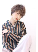 ことりベージュネイビーカラー毛先パーマ小顔ワンサイドショート
