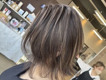 クアトロ 宇都宮本店(QUATRO)の写真/気になる生え際まで【白髪ぼかし】でしっかりカバー☆年齢と共に変化する髪の悩みも相談してみて