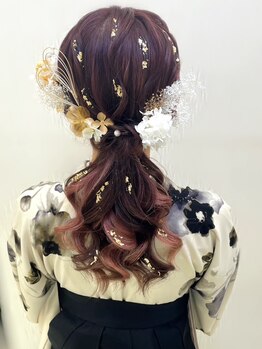 ベルグロー(BELLEGROW)の写真/【卒業式は朝6時~受付◎】ヘアメイク専門店で叶える最高の門出♪袴着付け&ヘアセット予約受付中!
