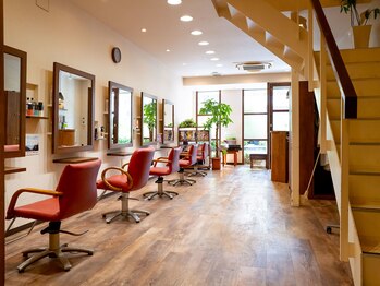 ヘアーズ ラッシュ カラー専門店【9月1日NEW OPEN(予定)】の写真/初めてでもほっとできる、笑顔あふれるアットホームな空間。気軽に通えるカラー専門店です。