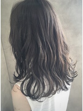 クロックレス (CLOCKLESS) 透明感　×　グレージュ