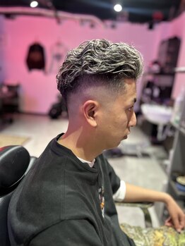 スリーベット (3BET)の写真/barber shopで得意な≪フェードカット≫や、最近のメンズスタイルでは定番の≪ツーブロック≫も得意です！