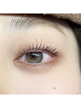 パーミル ヨコハマ(permille Yokohama) ラメで瞬きを魅せるコーティング