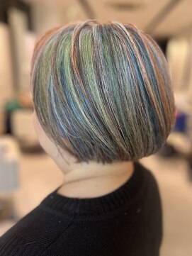 ステア ケース(stair case) 白髪×黒髪+ビタミンカラーデザインで白髪活かし