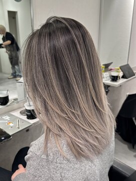 シエラ 南船場(CIERA.) バレイヤージュイメチェンホワイトブロンドウルフカット