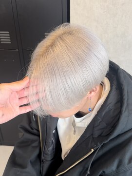 ジゼル 小倉(GiseL) ホワイトカラー/センターパート/メンズカラー