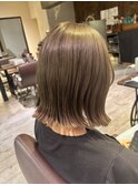 ブリーチあり◎ミルクティグレージュ/外ハネミディアムカット
