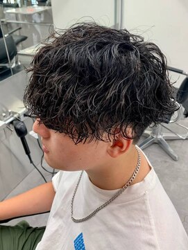 ジーニー 本厚木(Genie) フェザーパーマサーフカール刈り上げセンターパート