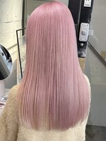 プネル(punel)&nbsp;原宿　ピンクベージュ　ミディアムレイヤー　ハイトーンカラー