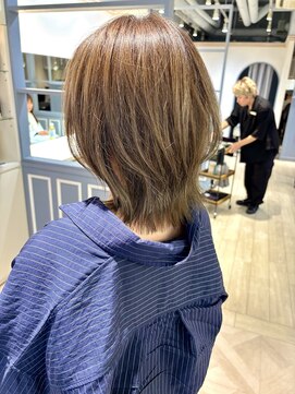 シェノン 赤羽店(CHAINON) 外ハネくびれミディアムレイヤーウルフ × 髪質改善ストレート