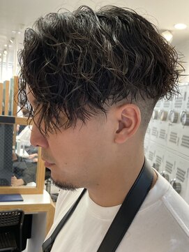 アントバイフィフス 秋田(unt by fifth) 秋田メンズカットメンズパーマツイストスパイラルパーマフェード