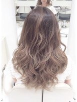 ケンジ 平塚 アネッタ(KENJE annetta)&nbsp;外国人風 アッシュグレージュ×グラデーションカラー