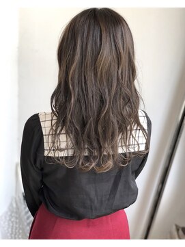 ヘアリラクゼーションリノ (Hair Relaxation Lino) 赤味を感じさせない透明感グレージュ