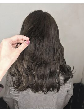 オースト ヘアー ステラ 新宿店(Aust hair Stella) 極細ハイライト　カーキアッシュ　カーキベージュ　新宿