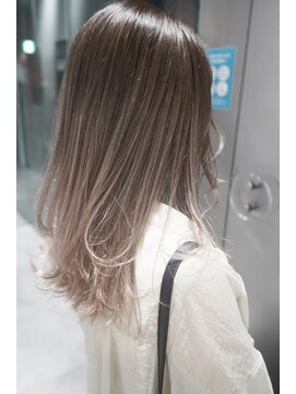 シェリ ヘアデザイン(CHERIE hair design) ホワイトベージュ×グラデーションカラー