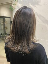 エル(EL by green)&nbsp;《tomi》ミディアムレイヤー×グラデーショングレージュ