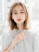 リリーオブザベイス(Lily of the Vase) くびれ、シースルーバング、ミディアム