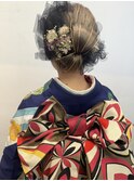 個性派アップ×シニヨン
