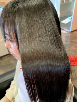 エム ハンザキ ヘアー デザイン(M.hanzaki hair design)の写真/お客様の髪質やお悩みに合わせてトリートメントを選定！髪の芯から潤い手触りの良い艶やかな美を叶えます！