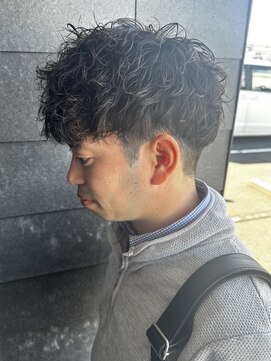 ヒュイル バイ ニアウ(Hwyl by Niau) メンズマッシュパーマニュアンスパーマシャドウパーマ刈り上げ