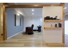 床屋 ノット(KNOT)の雰囲気（静かな時間が流れる、落ち着いた店内）