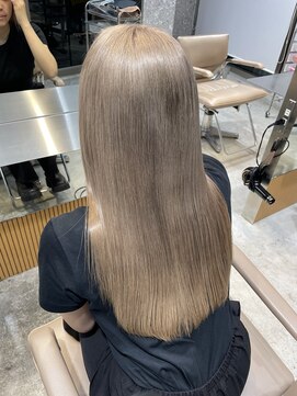 サンク 原宿 表参道(cinq) ダブルカラーミルクティーベージュ顔周りレイヤーインナーカラー