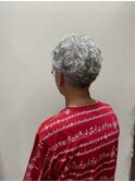 シルバーヘアナチュラルカラー大人かっこいいハンサムショート