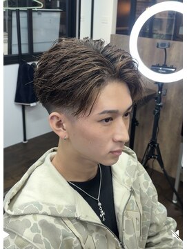 バタクラン(BATACLAN) フェザーショートフェザーパーマメンズカットフェード眉毛岐阜