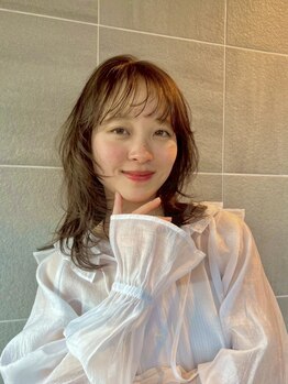 リベルタ(liberta)の写真/上品でお洒落なグレイカラーはお任せ！白髪染めでも重たい印象を与えない大人の垢抜けヘア◎